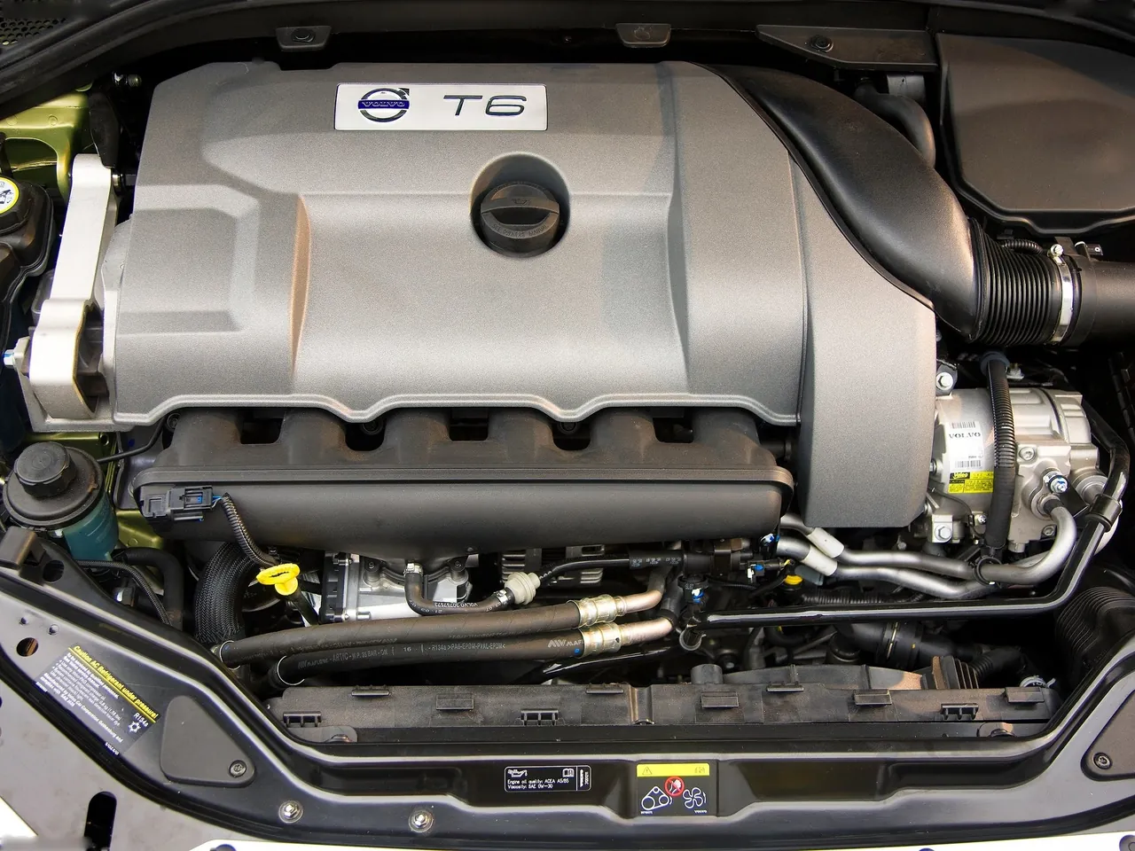 Volvo XC60 (2009) – motorový prostor