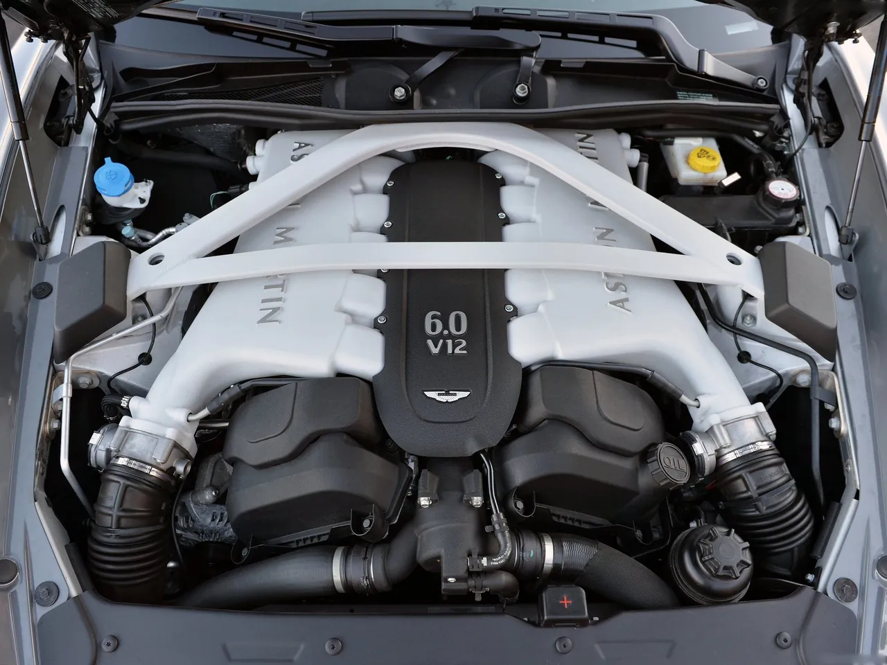Aston Martin Vanquish Volante (2015) - Engine Bay