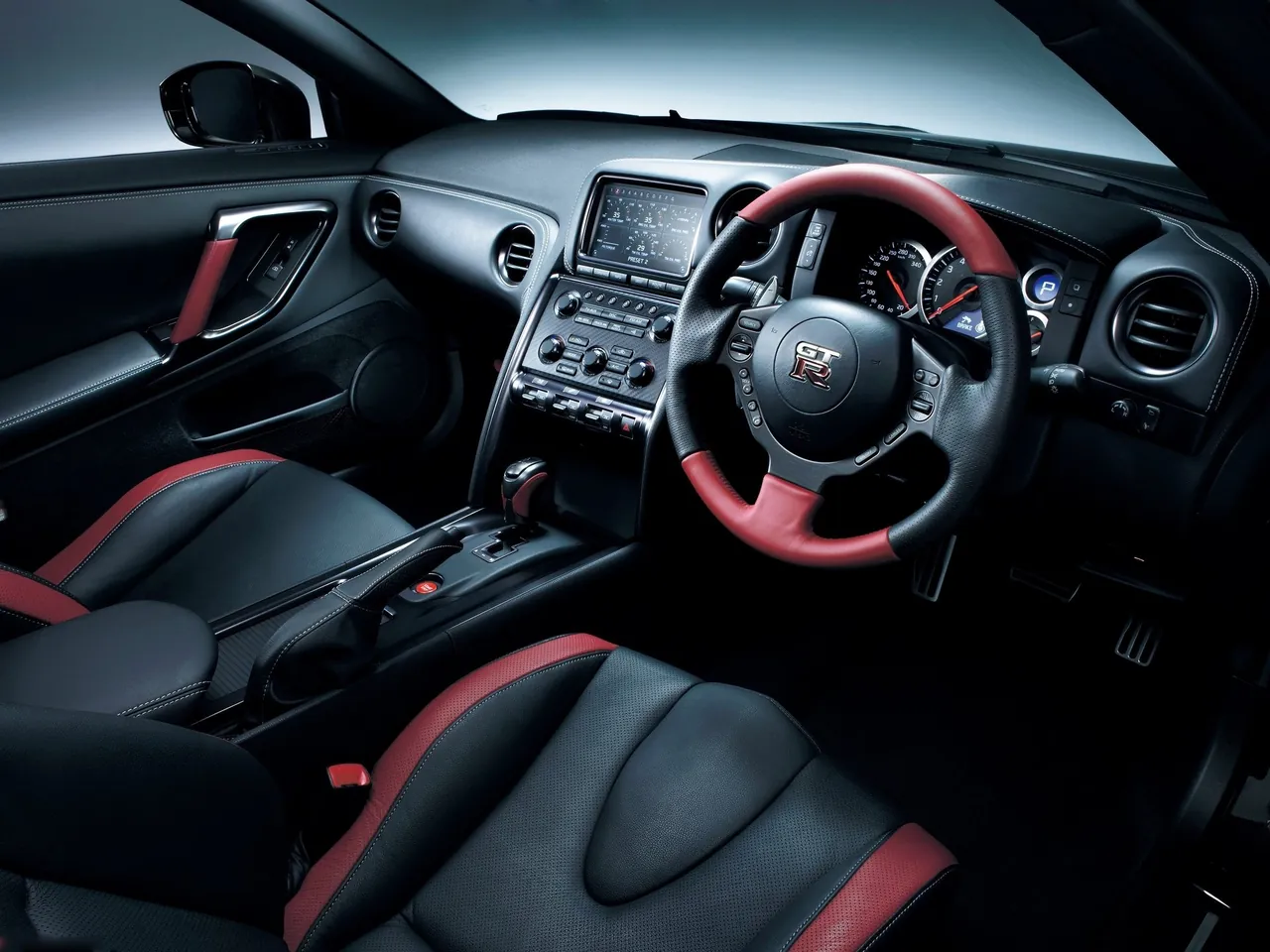 Nissan GT-R (2013) - Interior