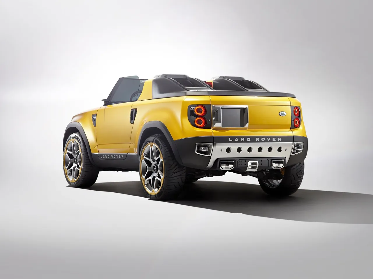 Land Rover DC100 Sport Concept (2011) – zadní tříčtvrteční pohled