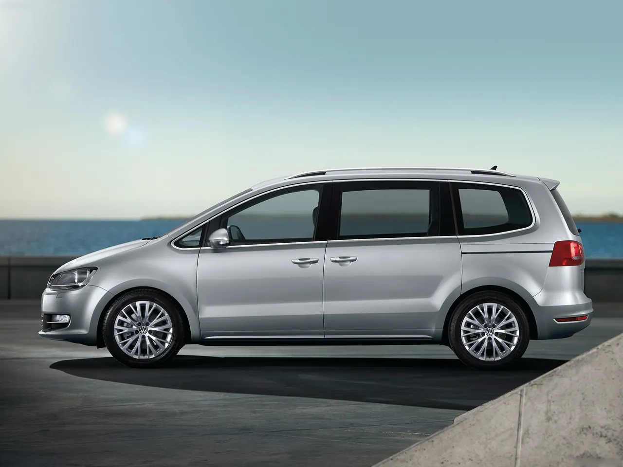 Volkswagen Sharan (2011) - Side Profile