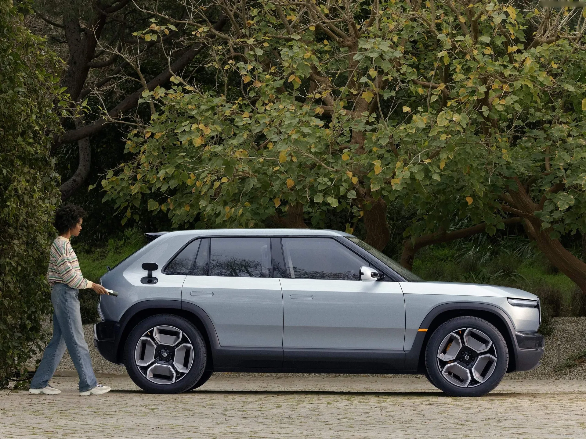 Rivian R3 (2027) – boční profil