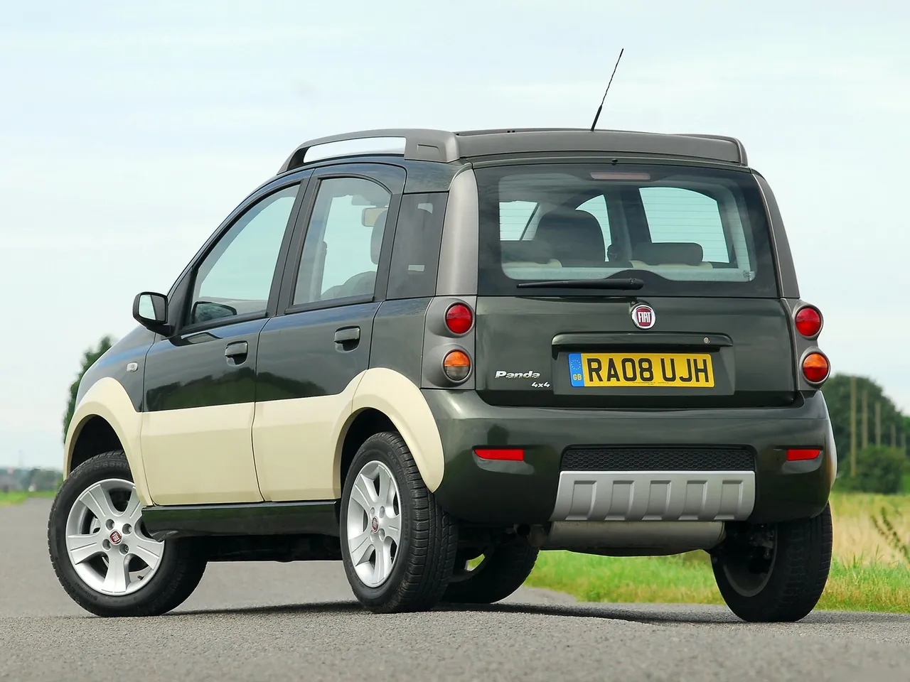 Fiat Panda Cross (2008) – zadní tříčtvrteční pohled