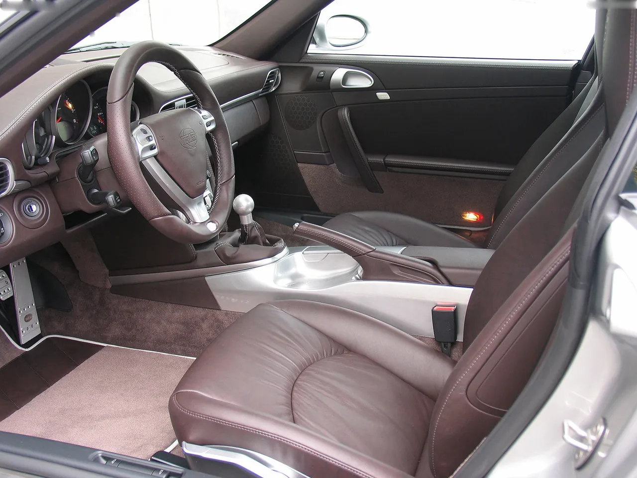 TechArt Porsche 911 Carrera 4 997 (2006) – interiér
