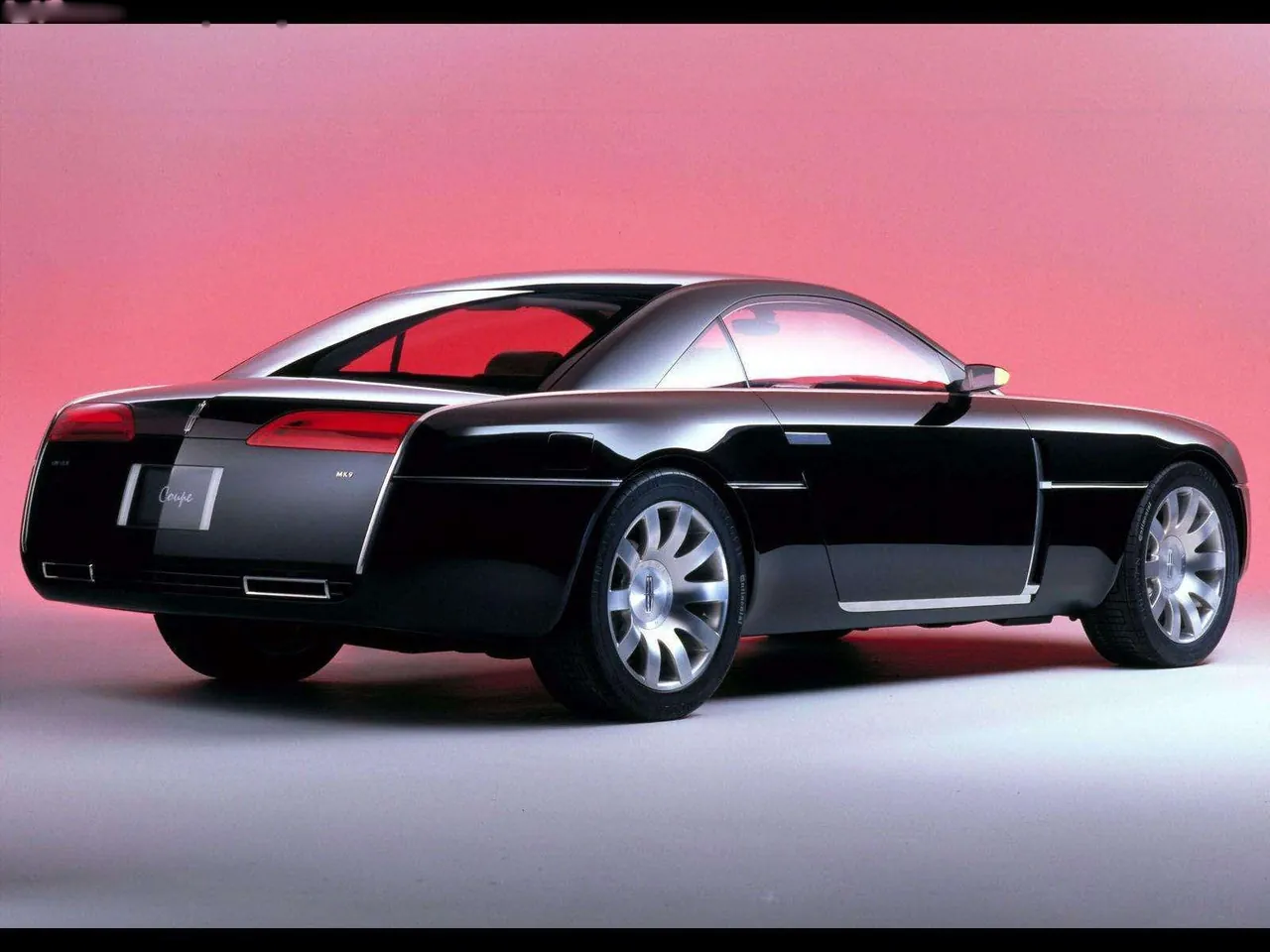 Lincoln MK9 Concept (2001) – zadní tříčtvrteční pohled