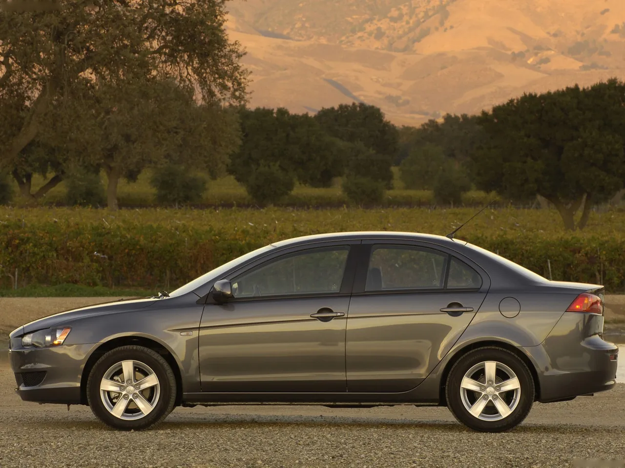 Mitsubishi Lancer ES (2008) - Side Profile