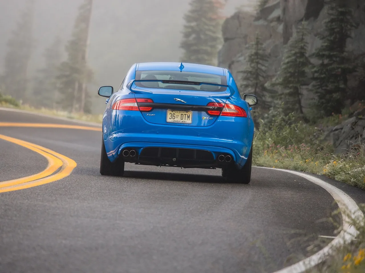 Jaguar XFR-S (2014) – zezadu