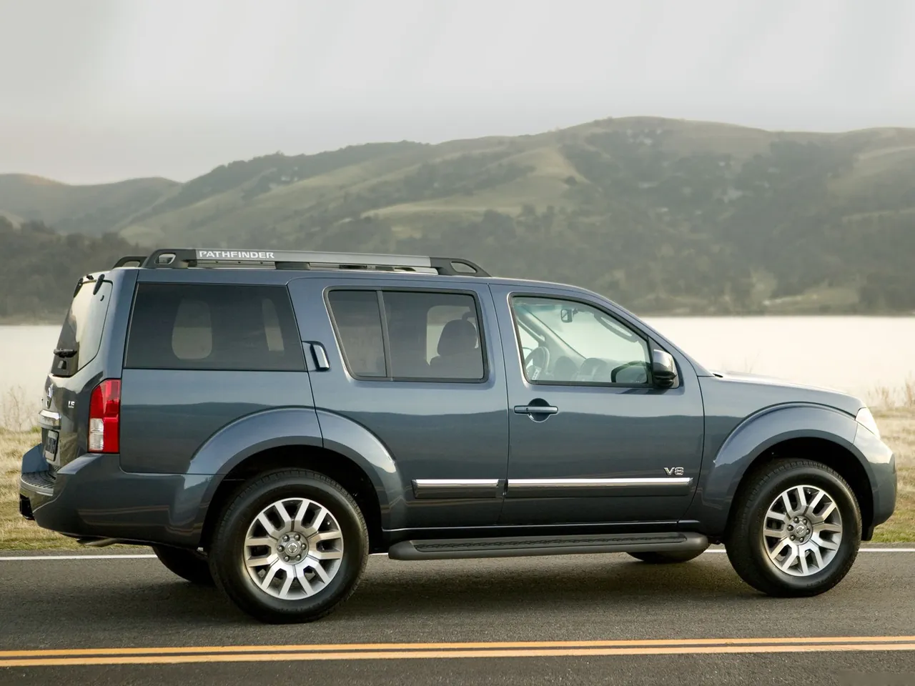 Nissan Pathfinder (2008) – boční profil