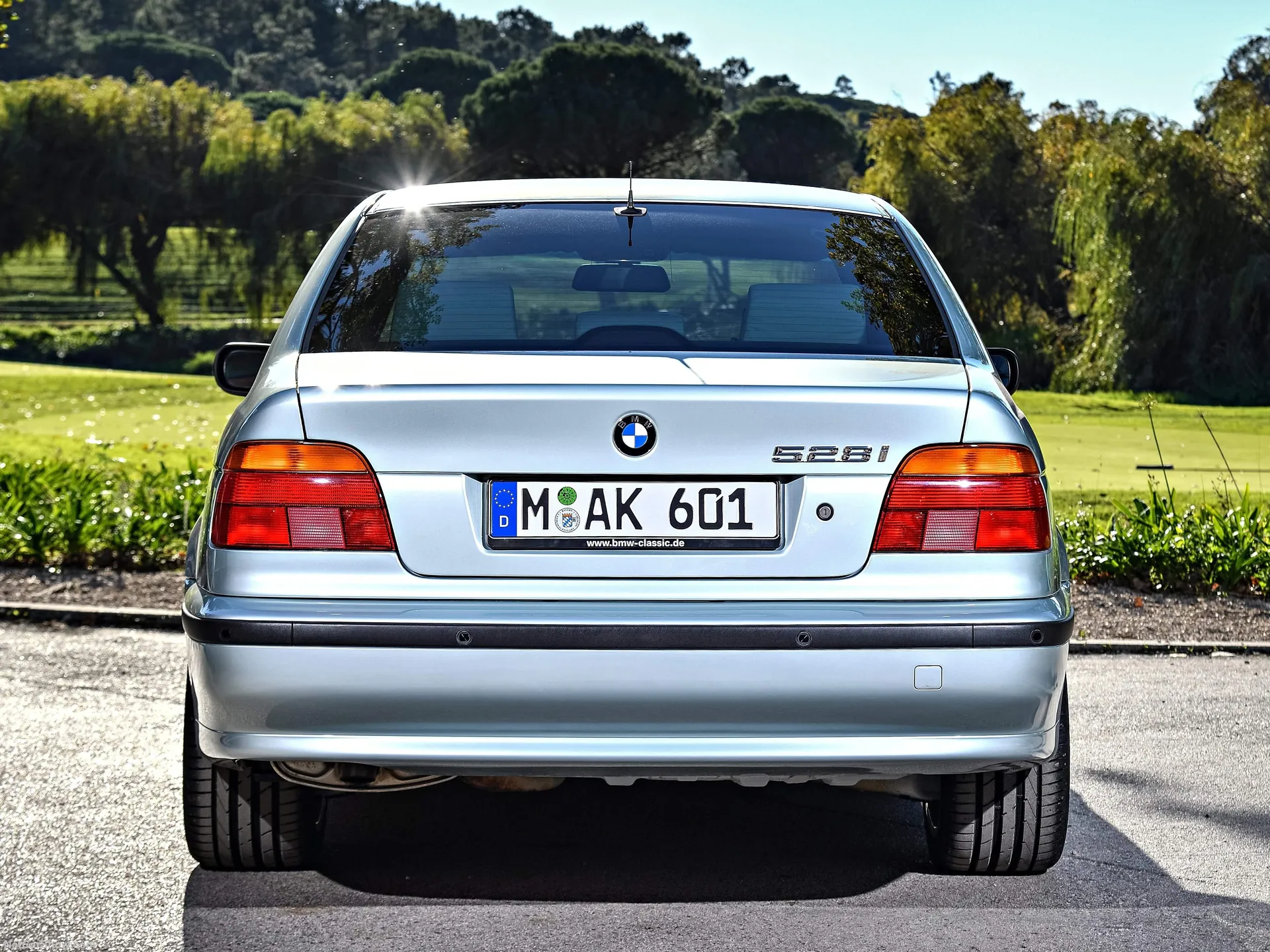 BMW 5-Series (1996) – zezadu
