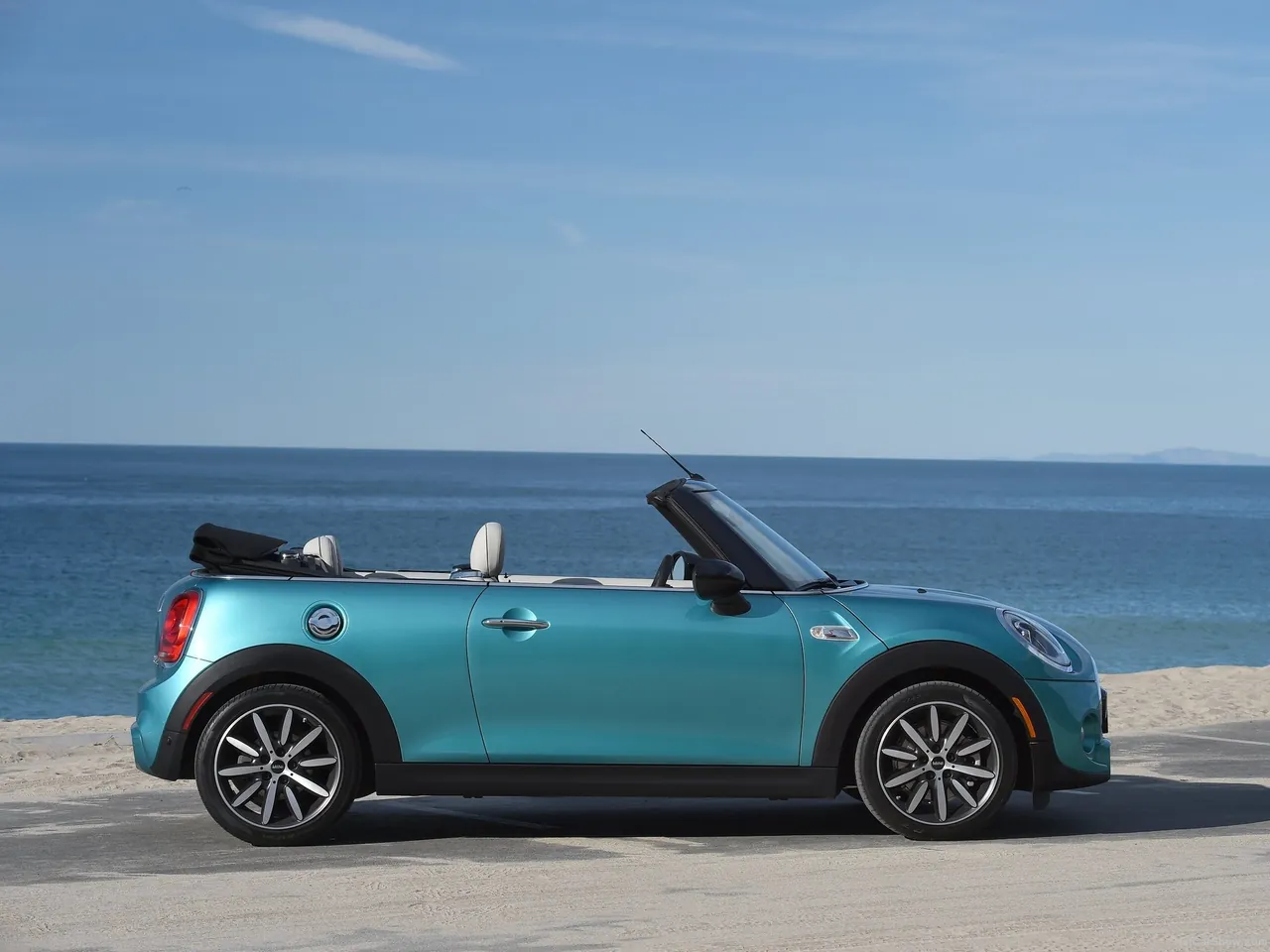 Mini Convertible (2016) – boční profil