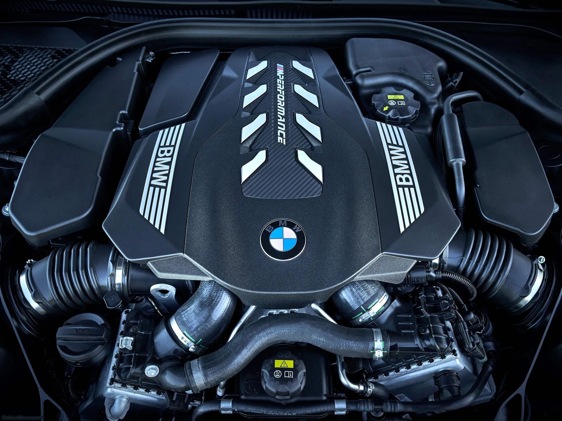 BMW 8-Series Convertible (2019) – motorový prostor