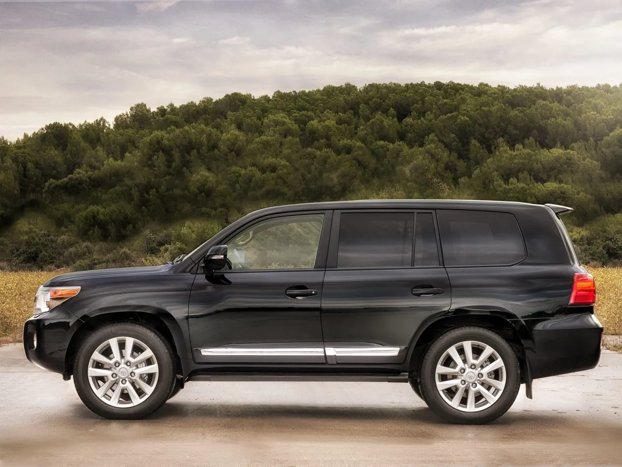 Toyota Land Cruiser (2013) – boční profil