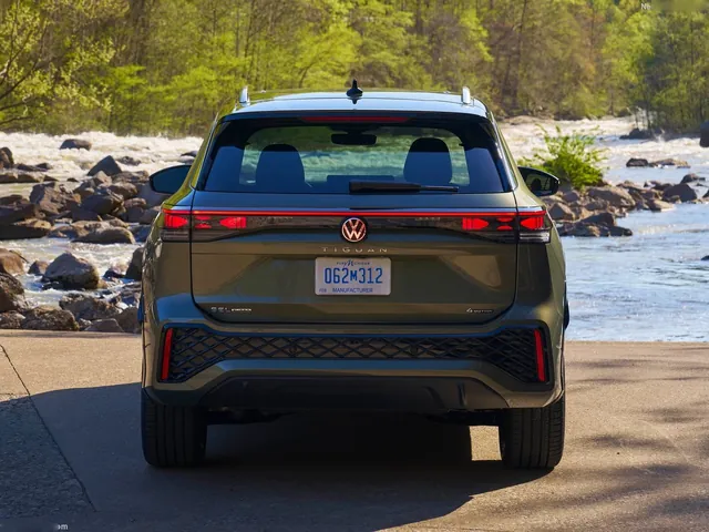 Volkswagen Tiguan SEL R-Line Turbo (2026)