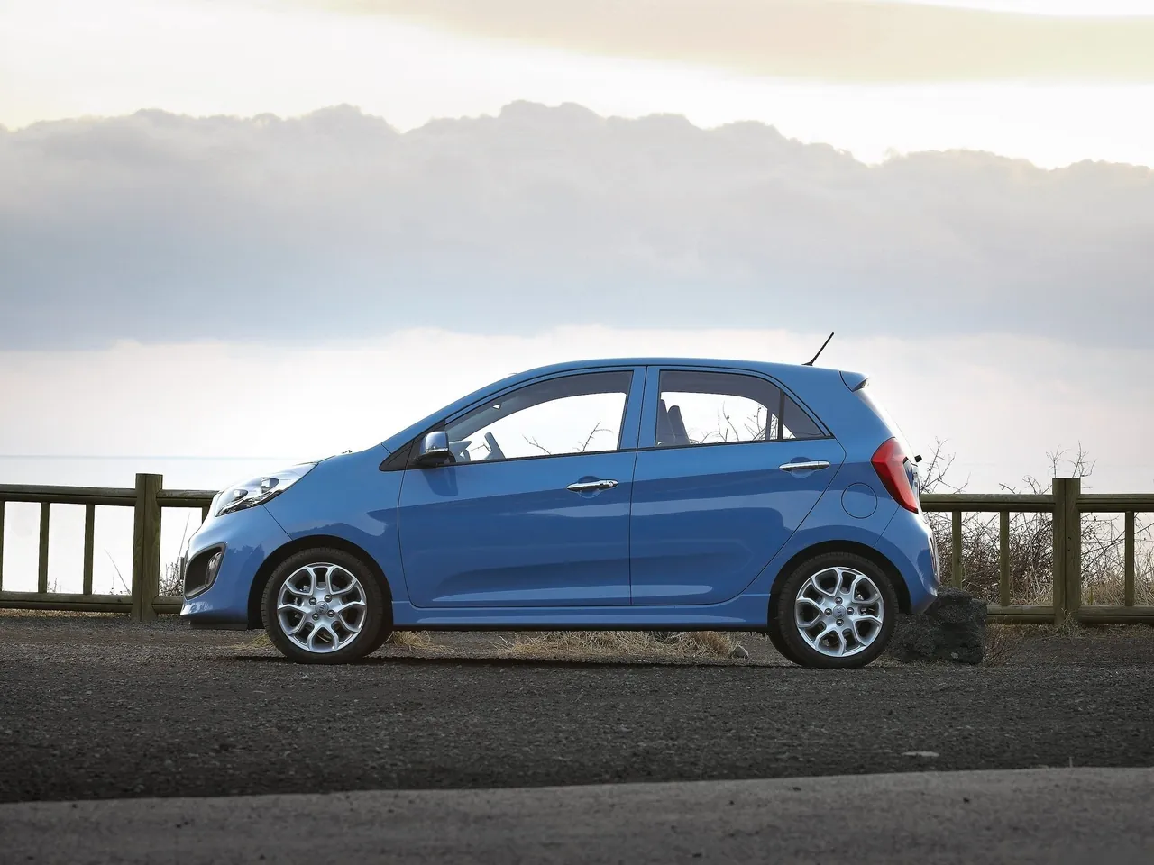 Kia Picanto (2012) - Side Profile