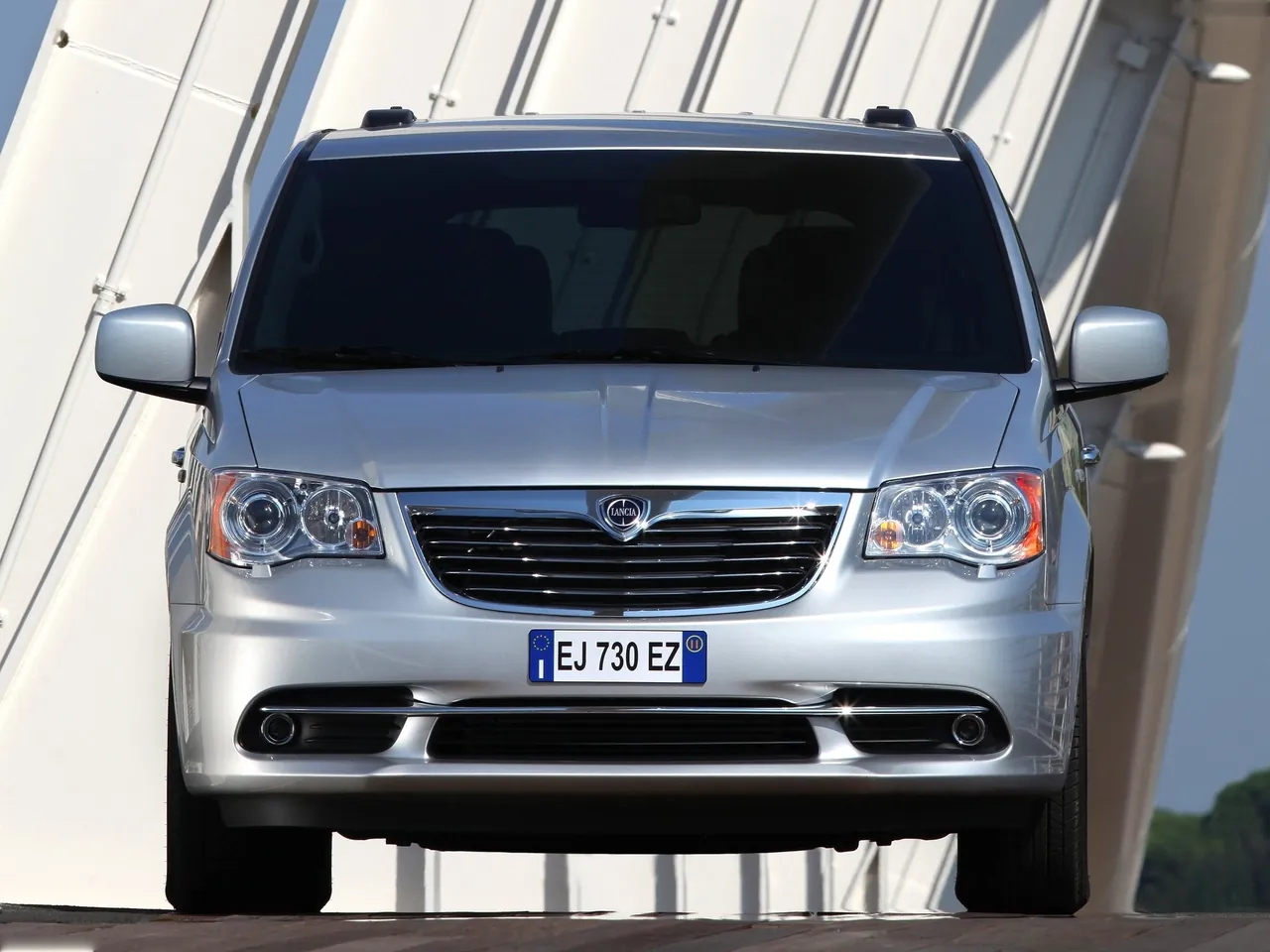 Lancia Voyager (2012) – zepředu