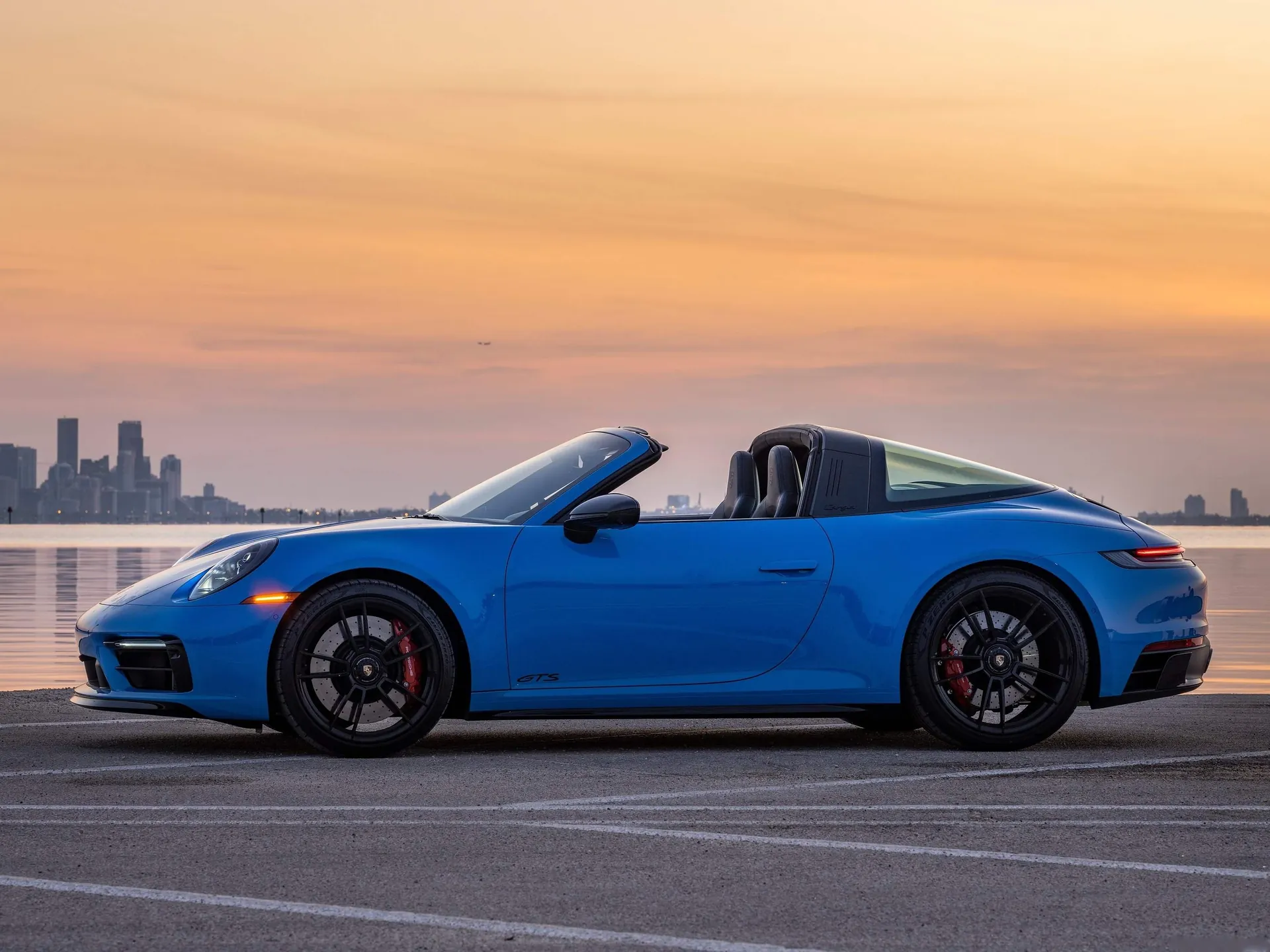 Porsche 911 Targa 4 GTS (2022) - Side Profile