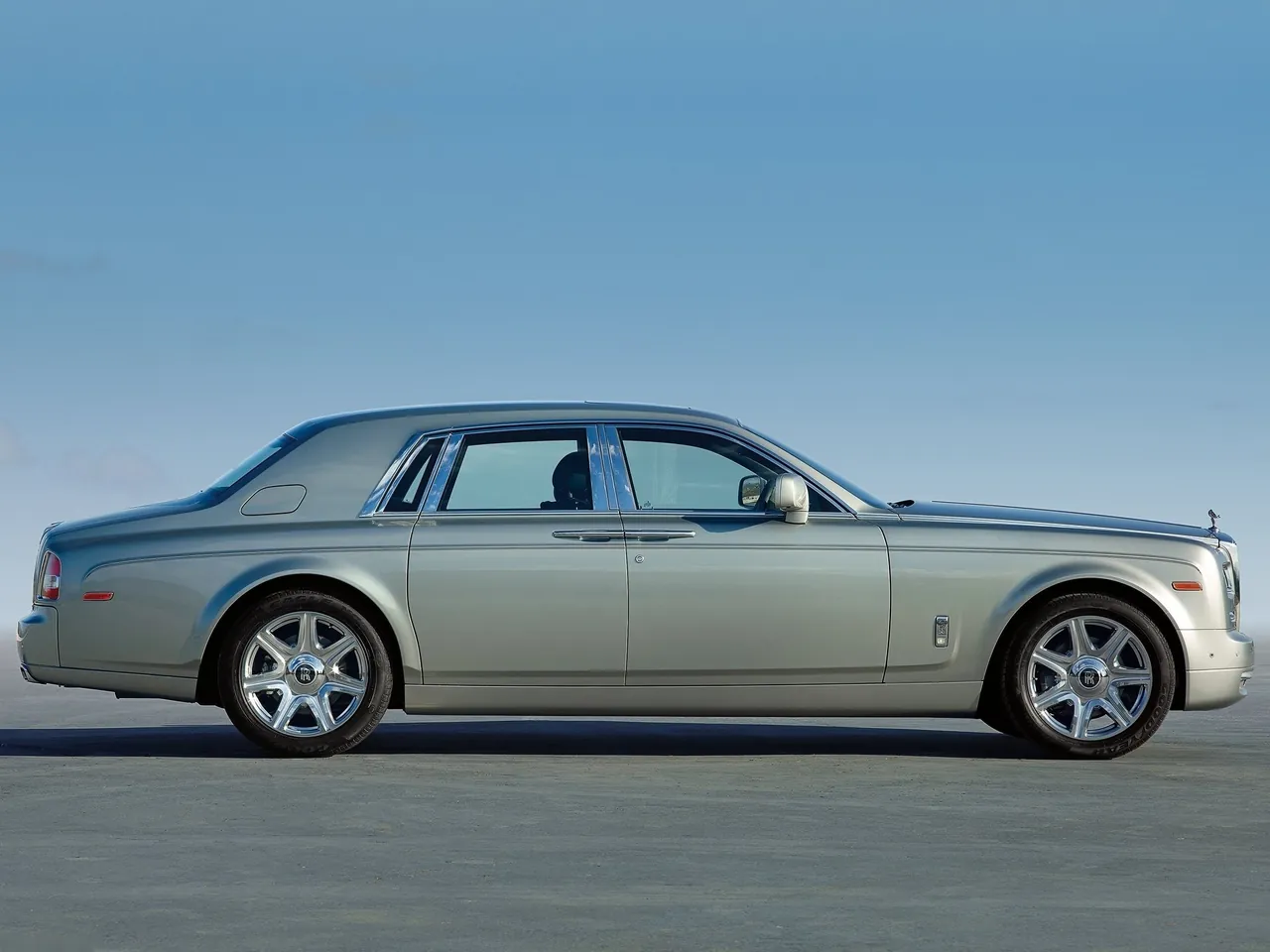 Rolls-Royce Phantom (2013) – boční profil