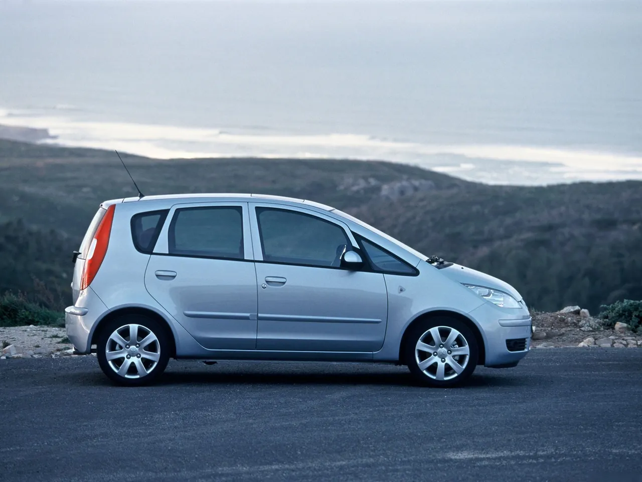 Mitsubishi Colt 5-door (2008) – boční profil