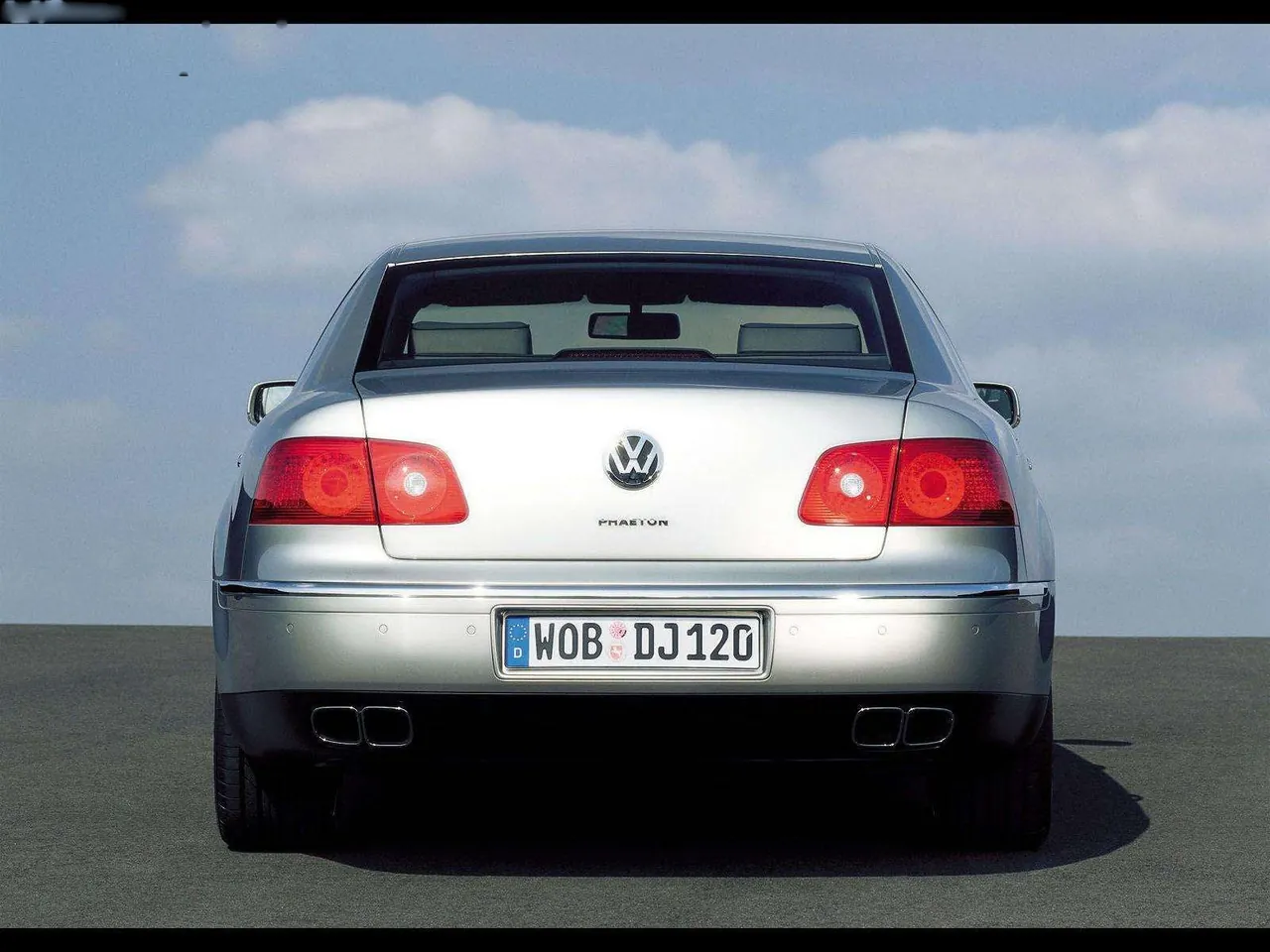 Volkswagen Phaeton (2002) - Rear