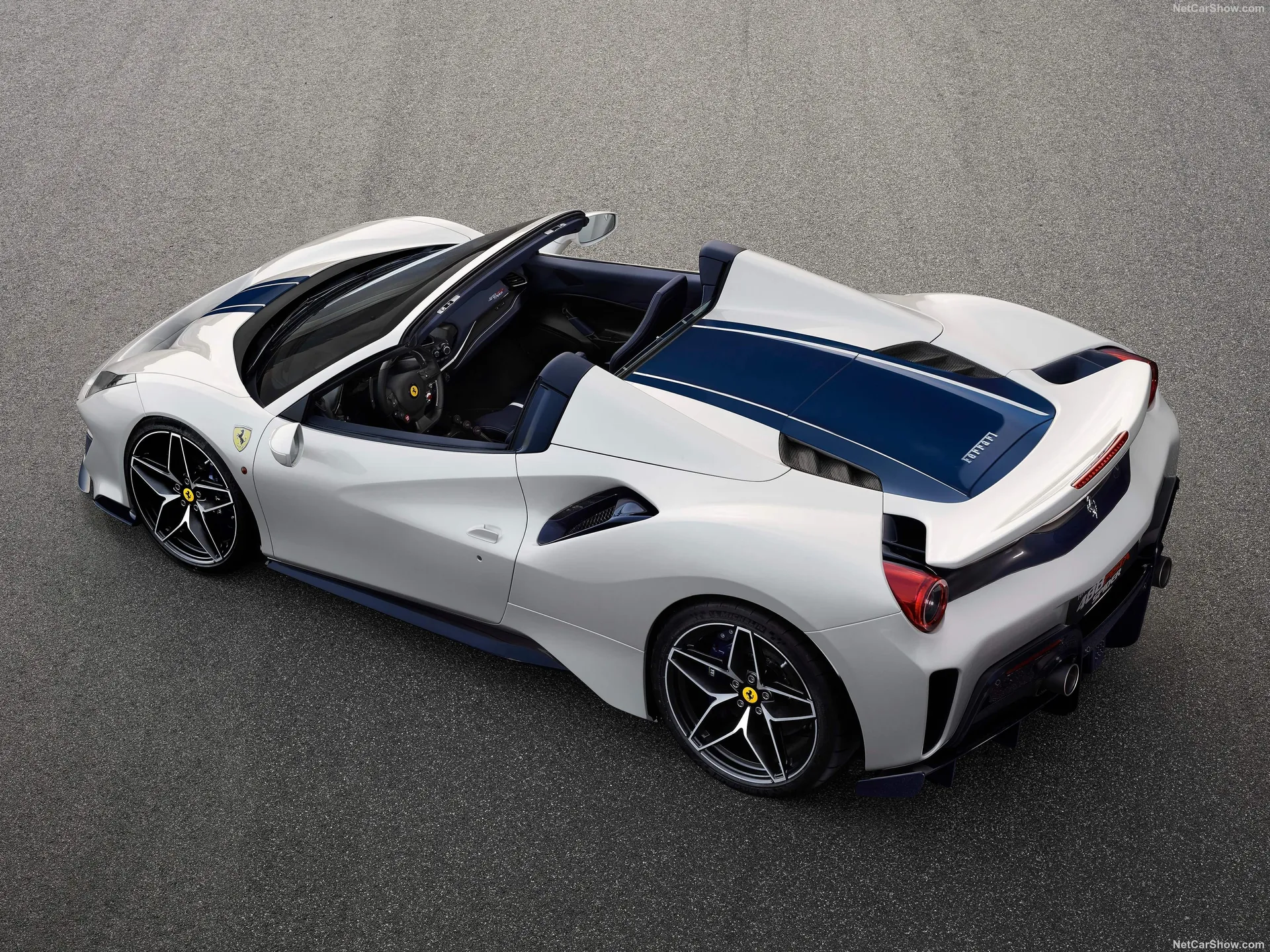 Ferrari 488 Pista Spider (2019) – zadní tříčtvrteční pohled