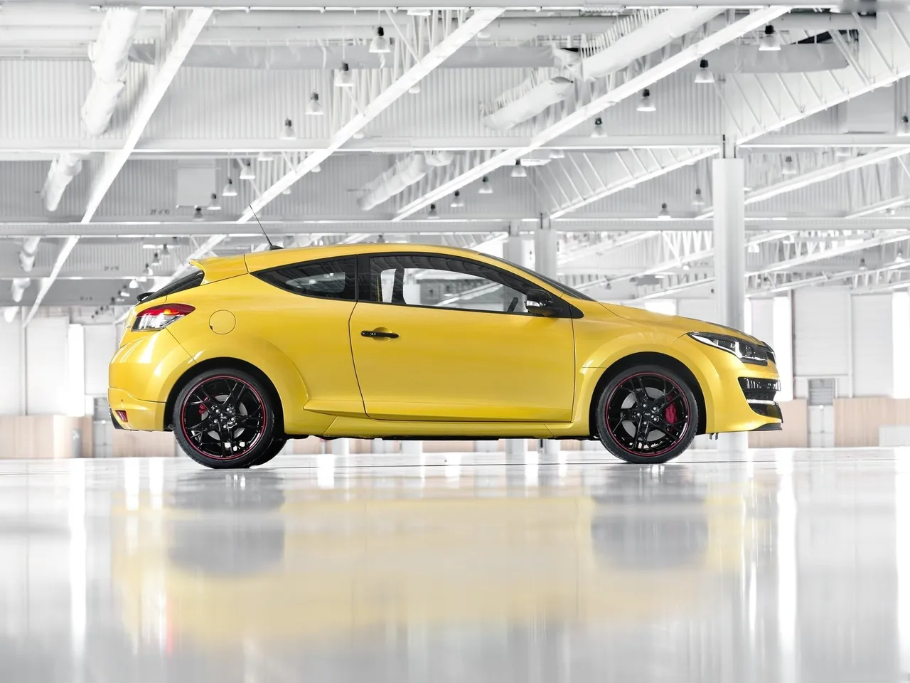 Renault Megane RS (2014) – boční profil
