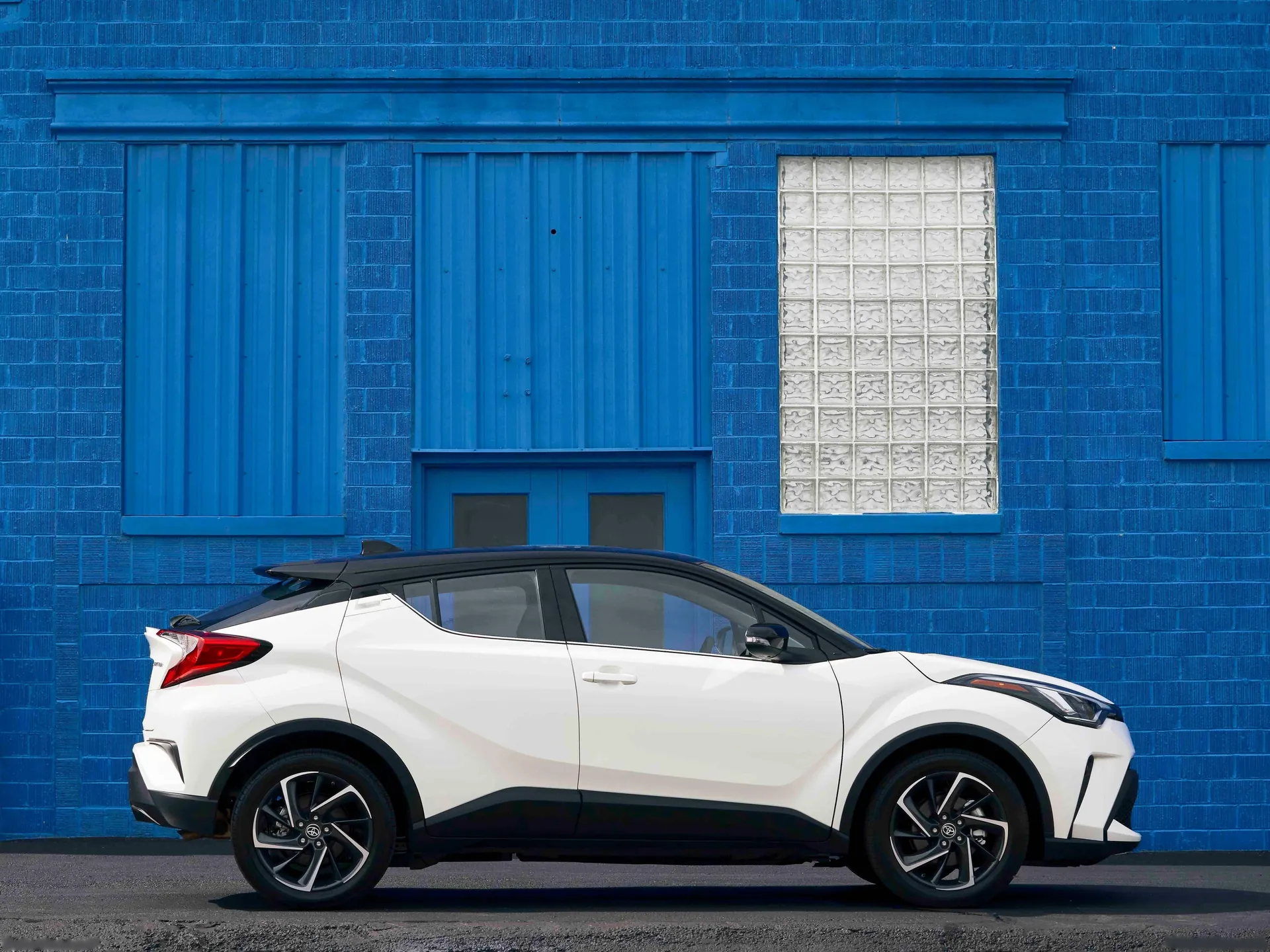 Toyota C-HR [US] (2021) – boční profil