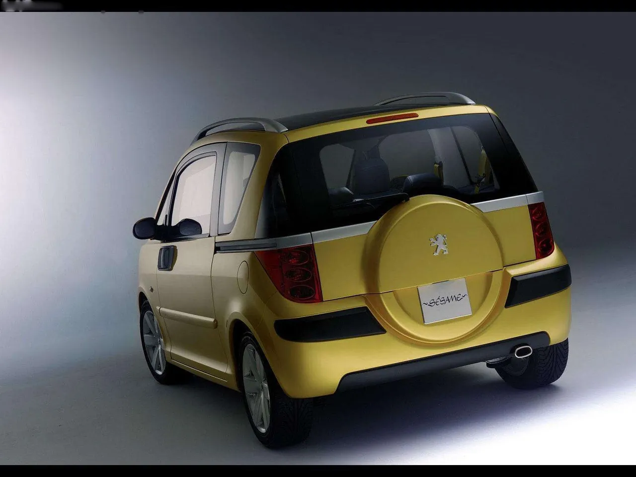 Peugeot Sesame Concept (2002) – zadní tříčtvrteční pohled