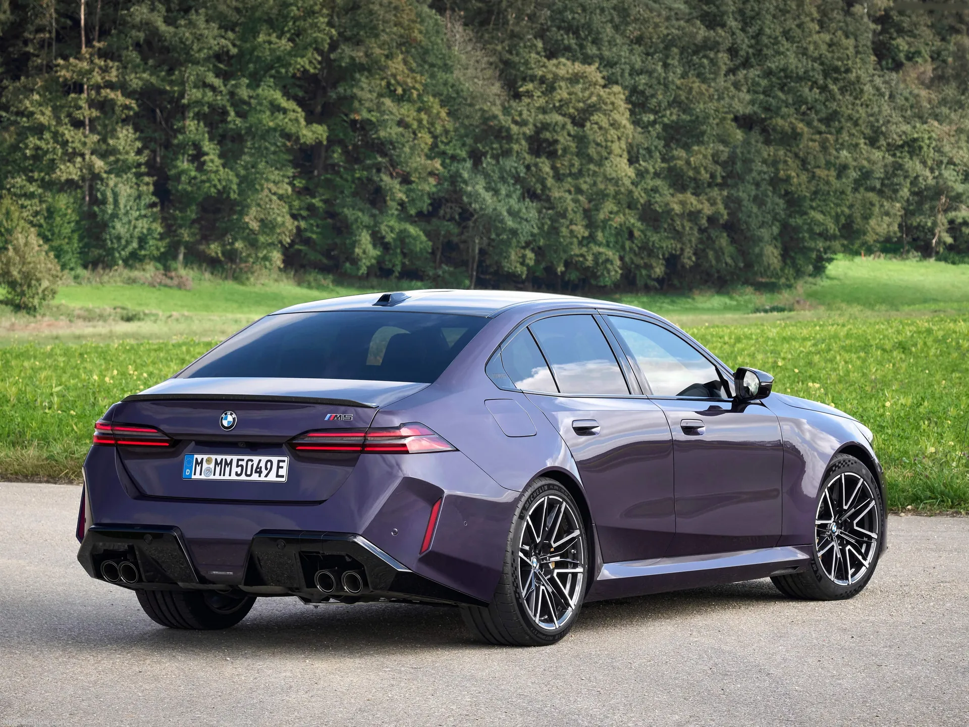 BMW M5 (2025) – zadní tříčtvrteční pohled