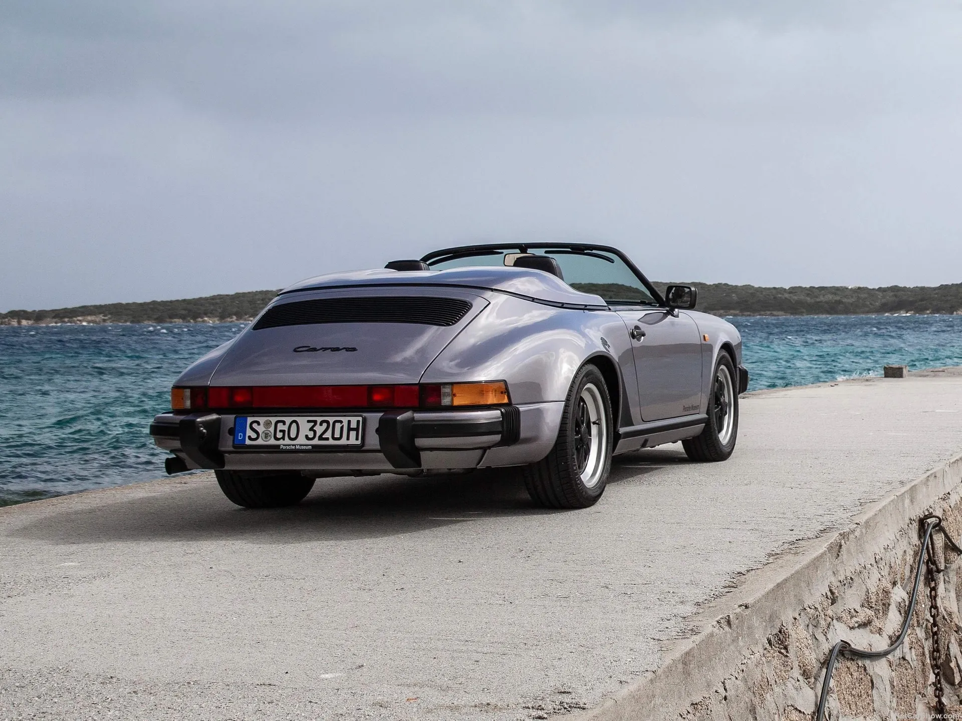 Porsche 911 Speedster (1988) - Rear Three-Quarter