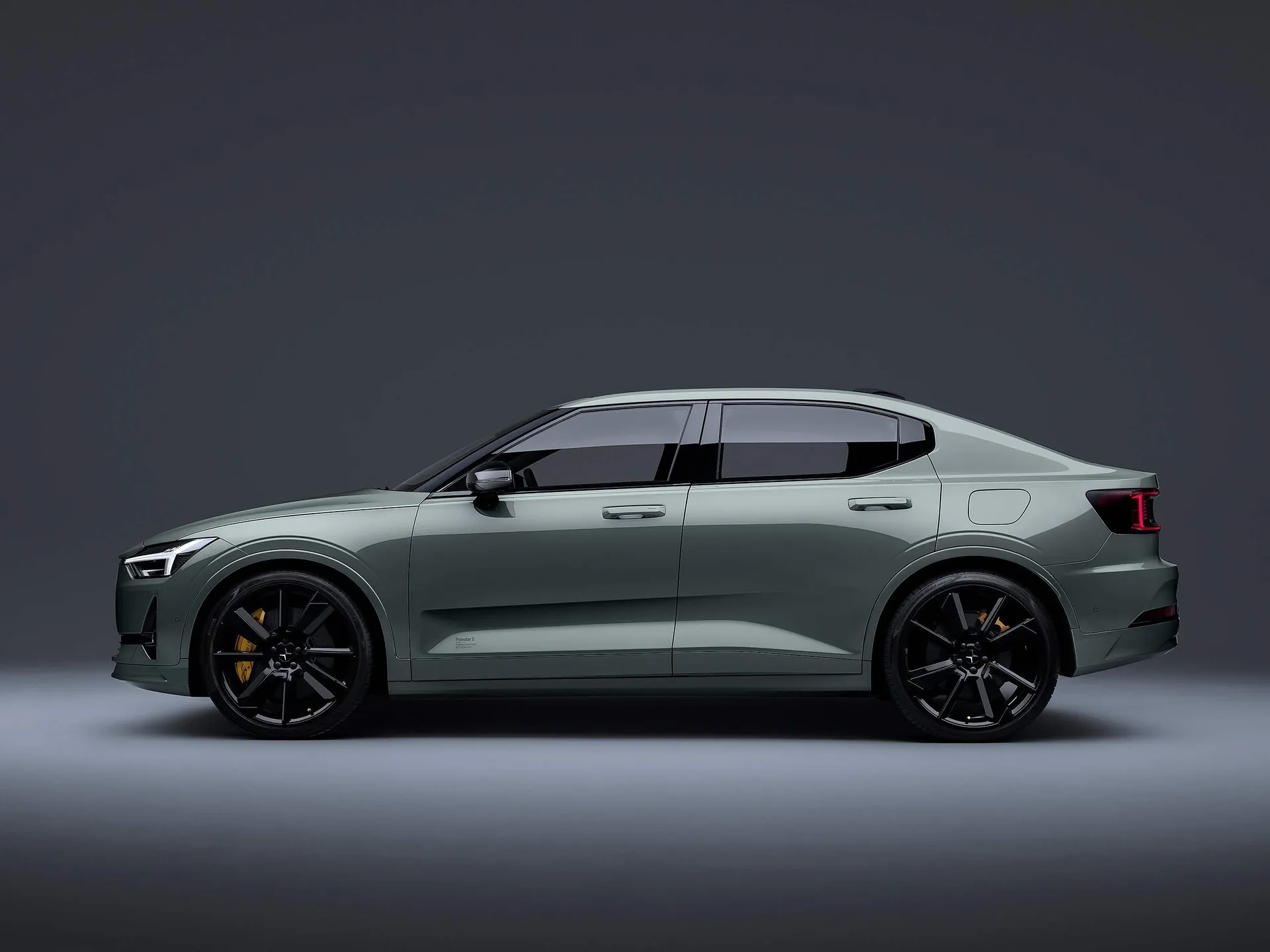 Polestar 2 BST edition 230 (2023) – boční profil
