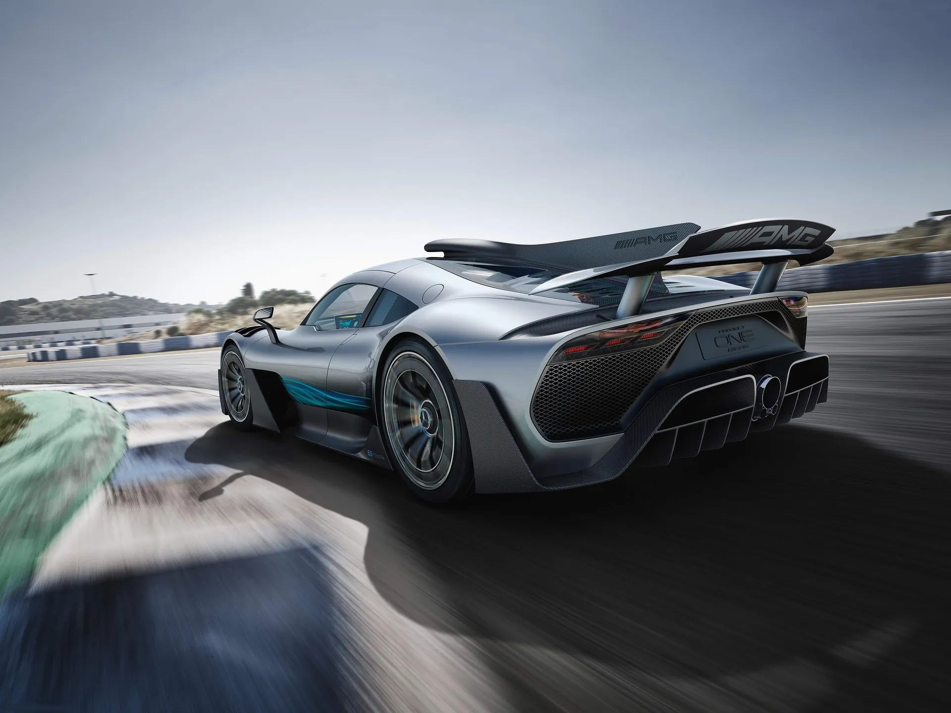 Mercedes-Benz AMG Project ONE Concept (2017) – zadní tříčtvrteční pohled
