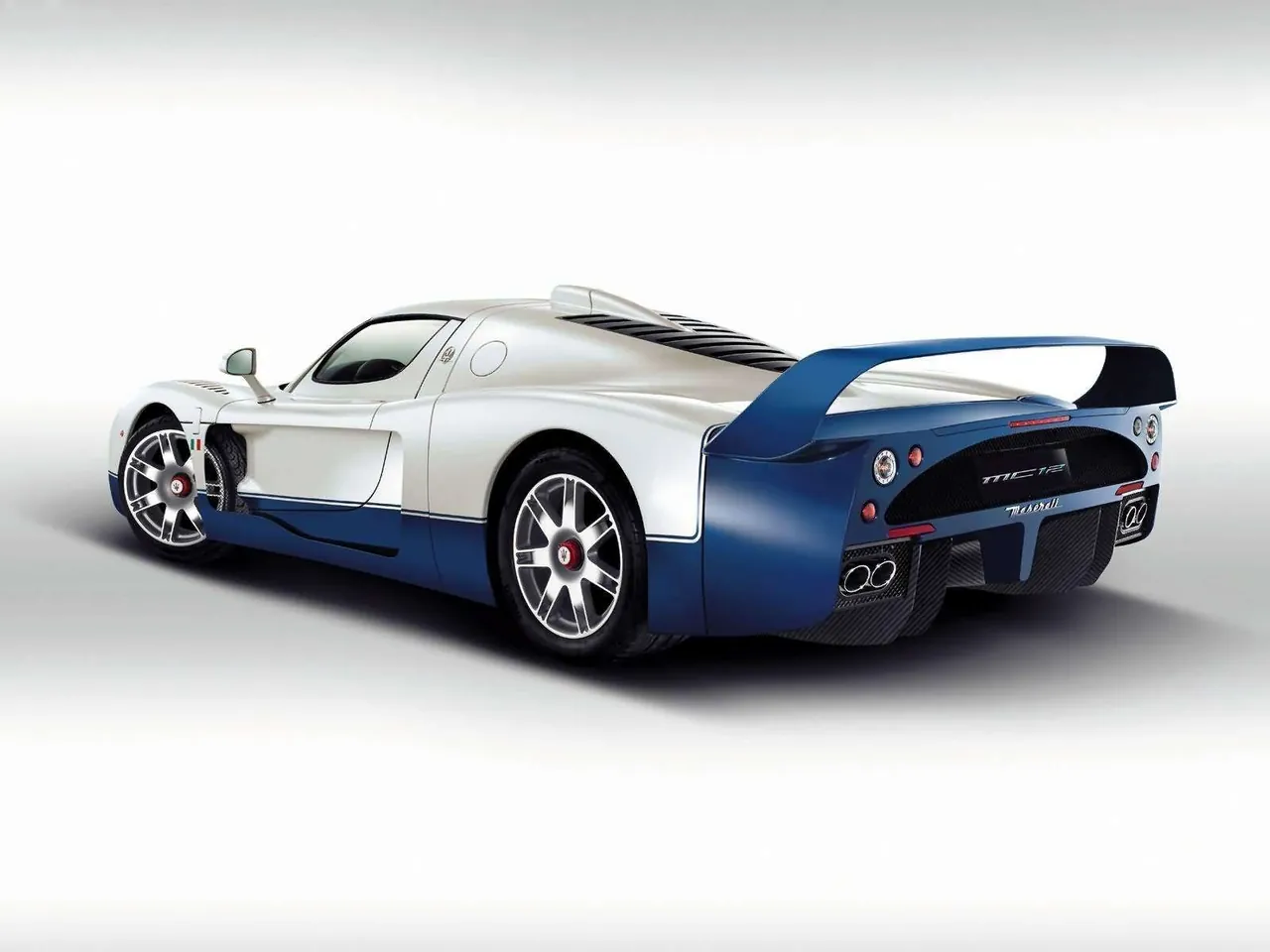 Maserati MC12 (2004) – zadní tříčtvrteční pohled