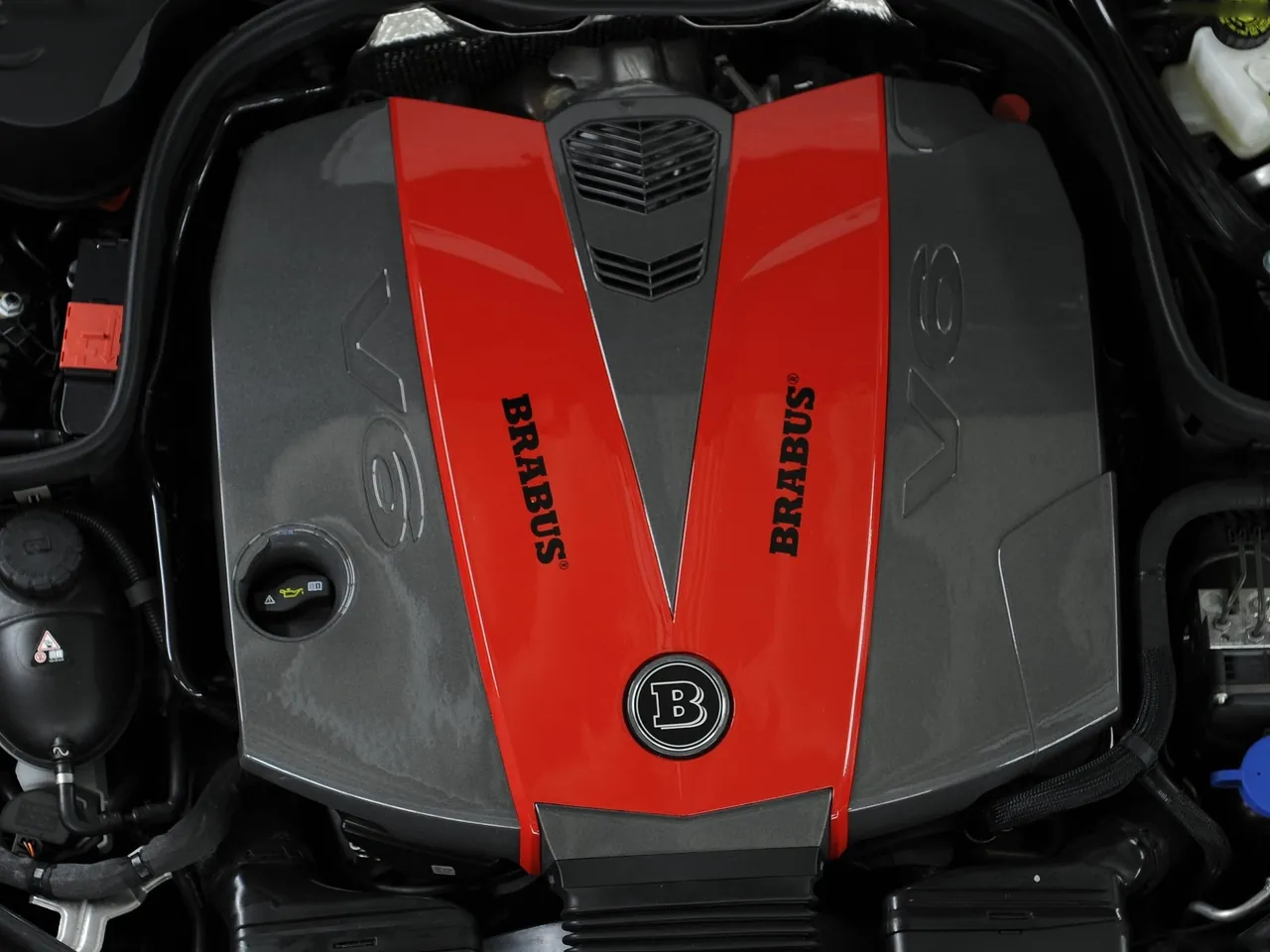 Brabus Mercedes-Benz CLS (2012) – motorový prostor