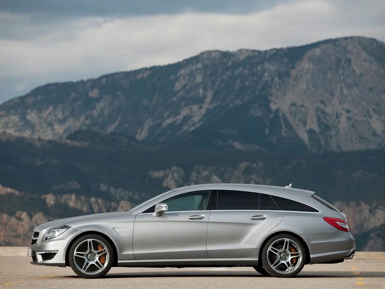 Mercedes-Benz CLS63 AMG Shooting Brake (2013) – boční profil