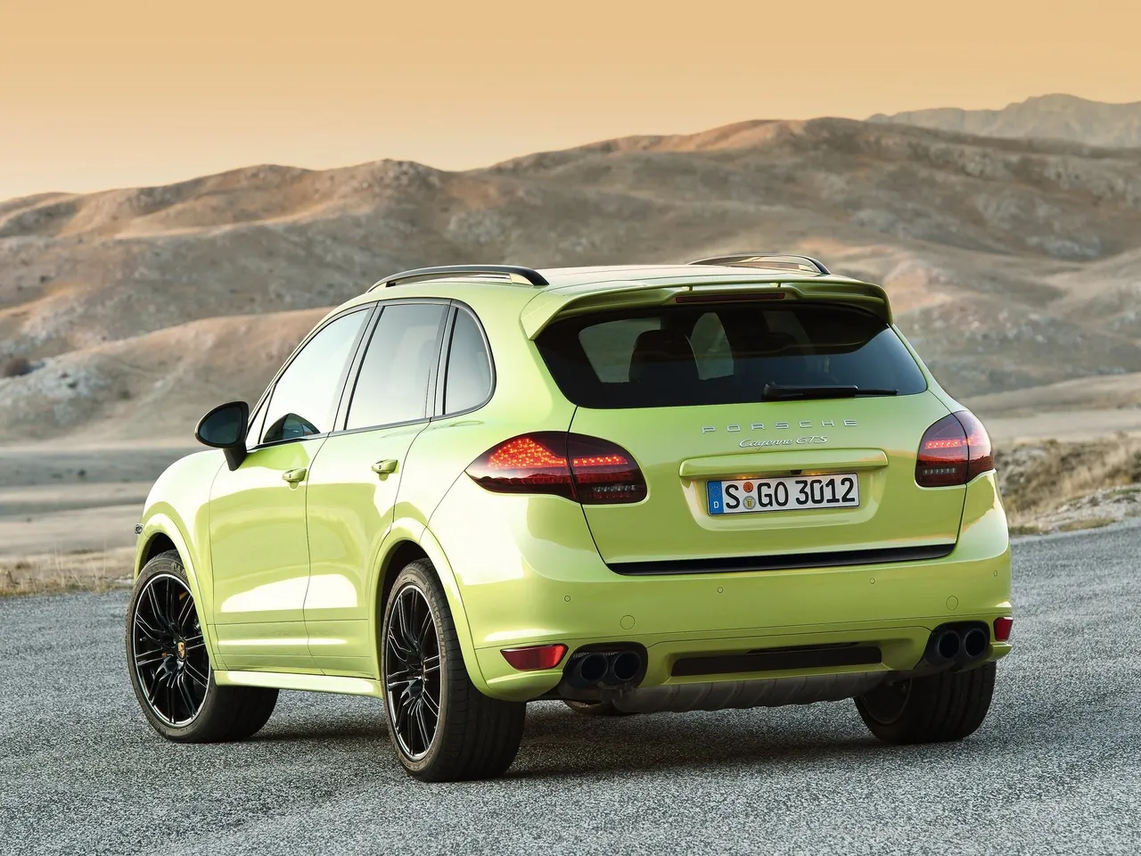 Porsche Cayenne GTS (2013) – zadní tříčtvrteční pohled