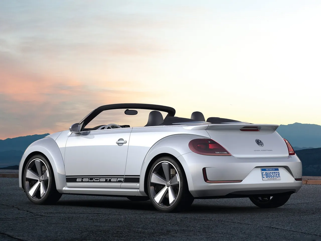 Volkswagen E-Bugster Speedster Concept (2012) - Rear Three-Quarter