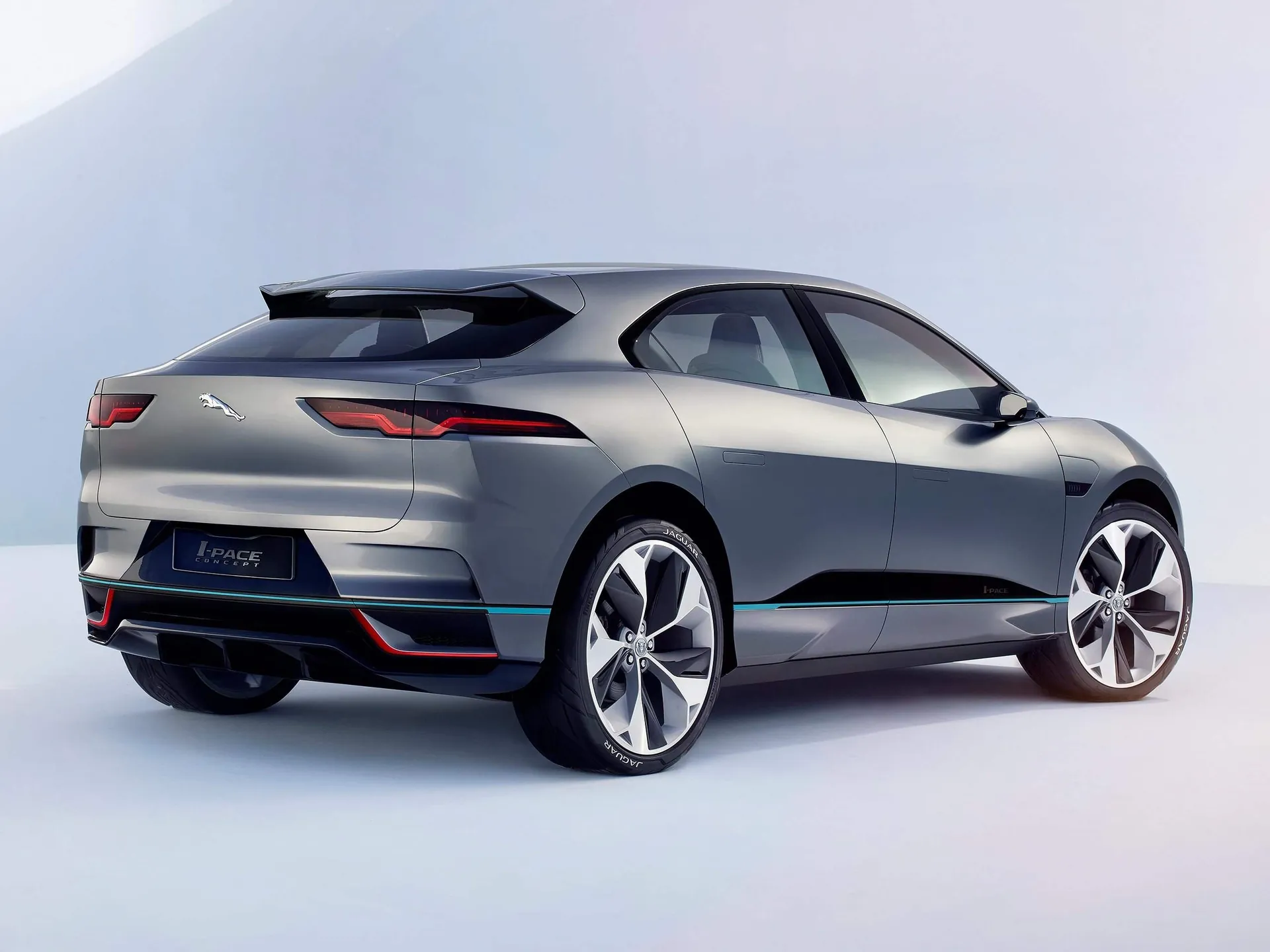 Jaguar I-Pace Concept (2016) – zadní tříčtvrteční pohled