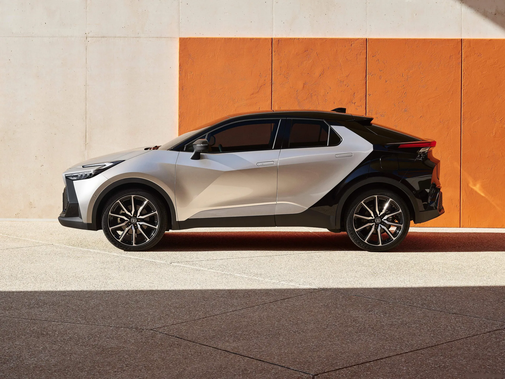 Toyota C-HR (2024) – boční profil