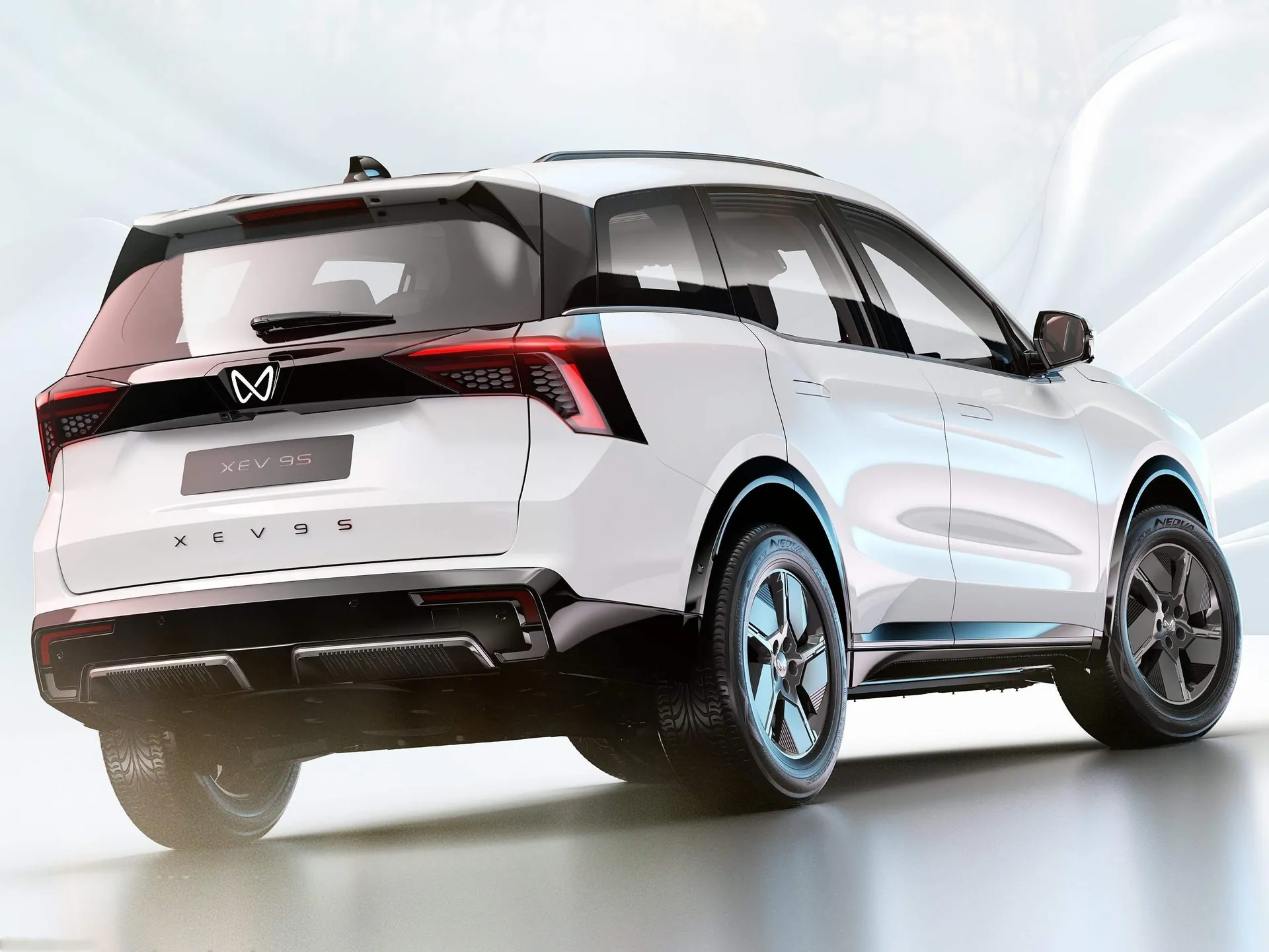 Mahindra XEV 9S (2026) – zadní tříčtvrteční pohled