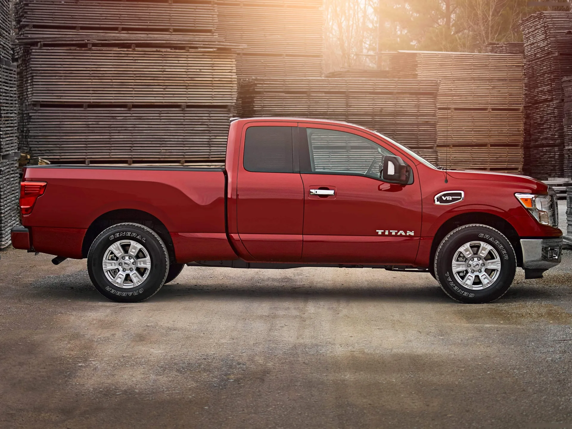 Nissan Titan King Cab (2017) – boční profil