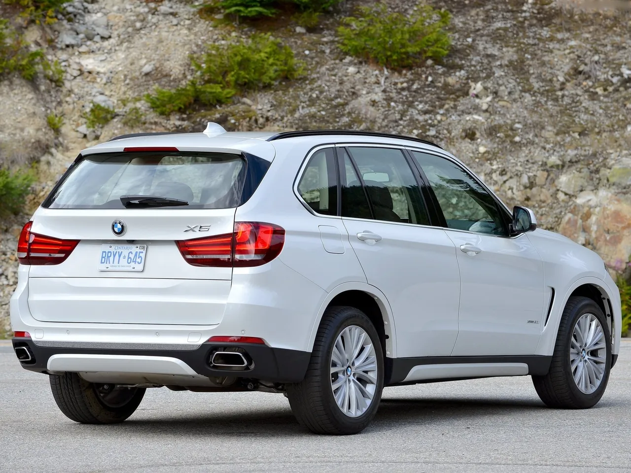 BMW X5 (2014) – zadní tříčtvrteční pohled