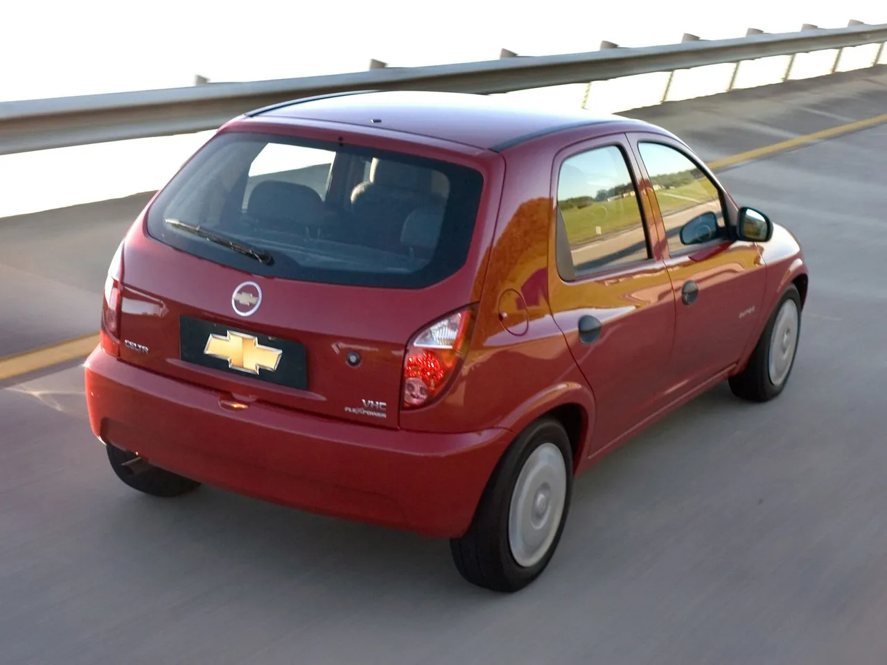 Chevrolet Celta (2006) – zadní tříčtvrteční pohled