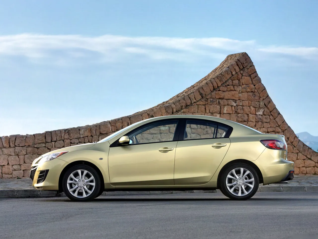 Mazda 3 Sedan (2010) – boční profil