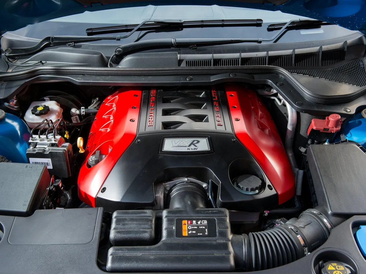 Vauxhall VXR8 Tourer (2013) – motorový prostor
