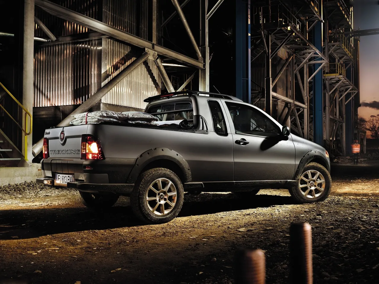 Fiat Strada (2013) – zadní tříčtvrteční pohled