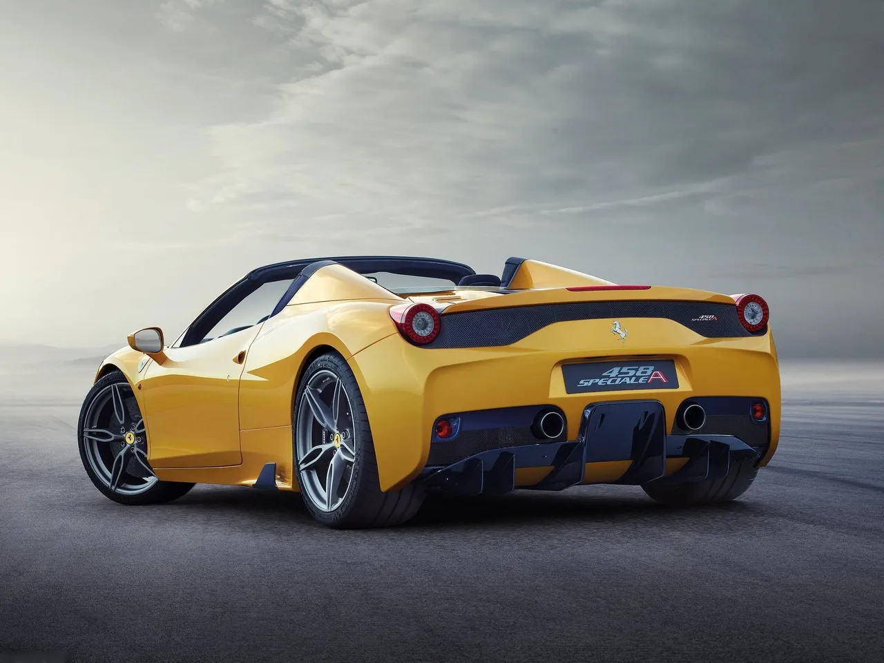 Ferrari 458 Speciale A (2015) – zadní tříčtvrteční pohled