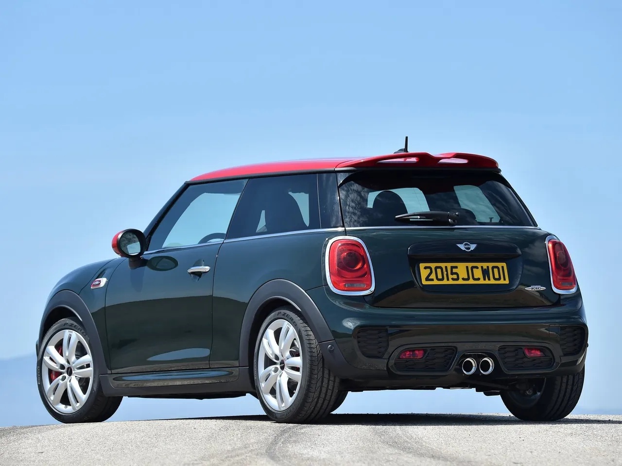 Mini John Cooper Works (2015) – zadní tříčtvrteční pohled