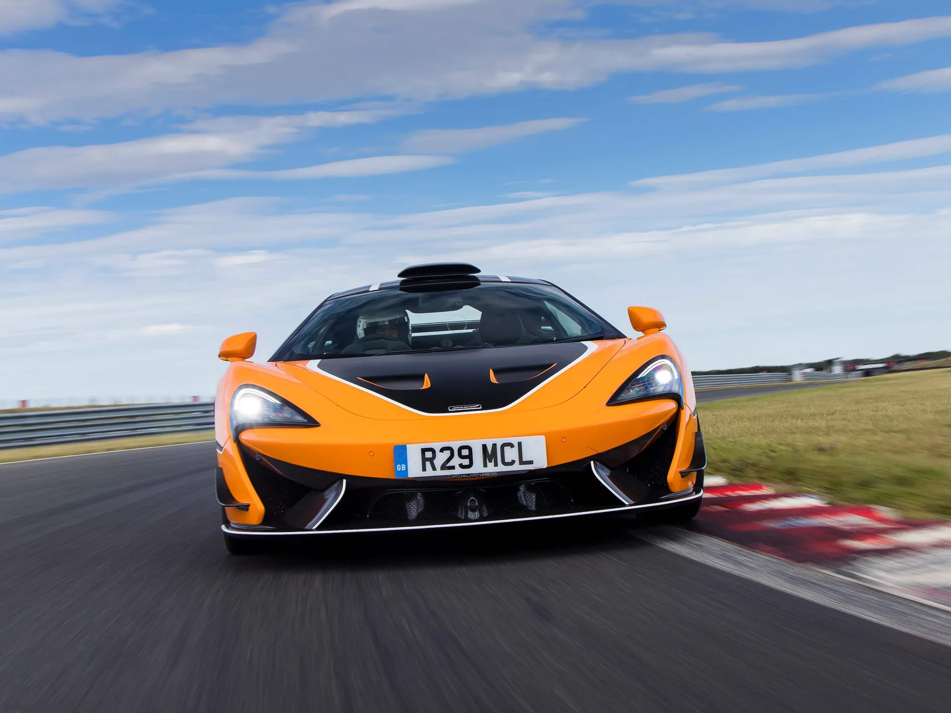 McLaren 620R (2020) – zepředu