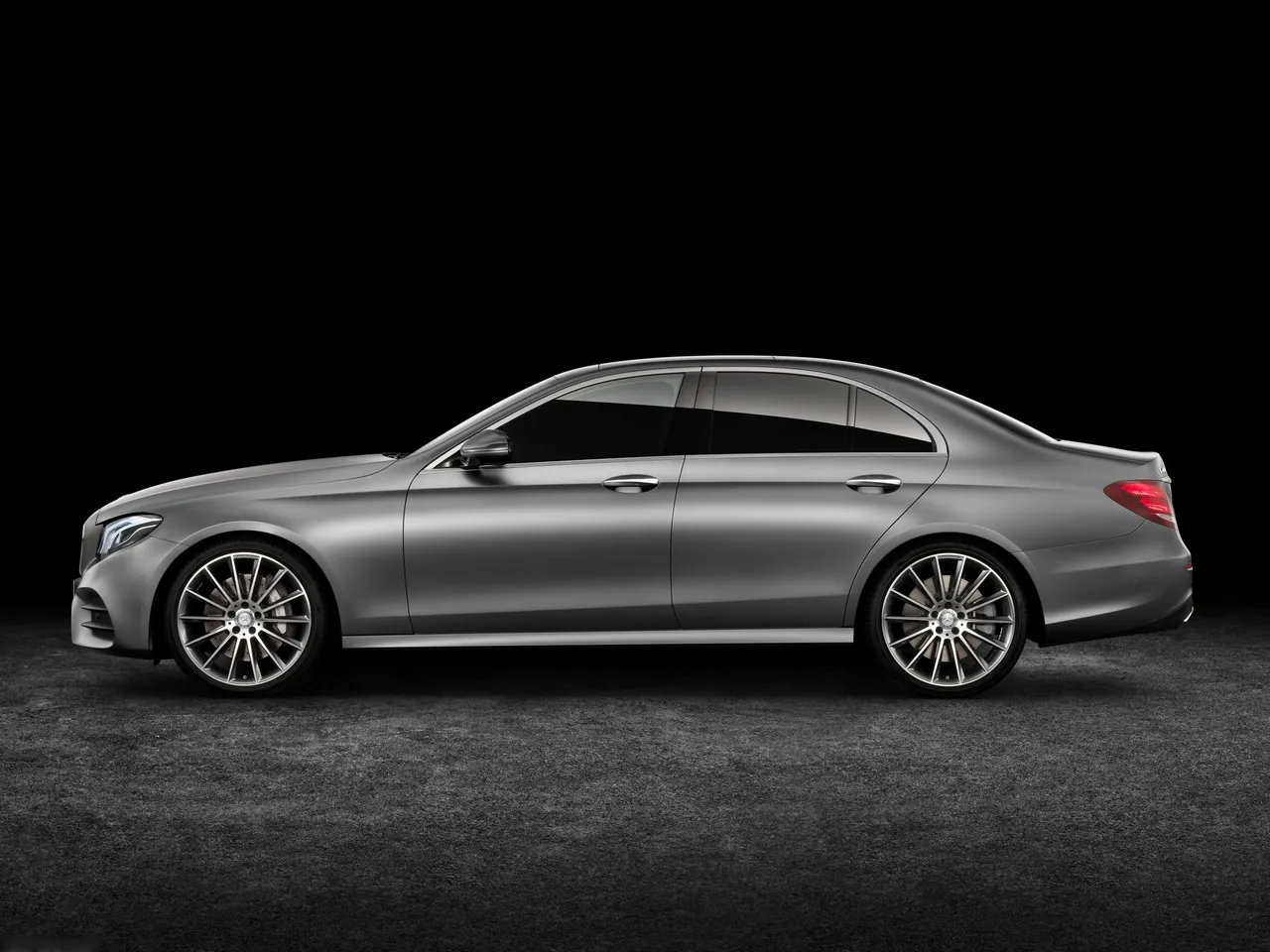 Mercedes-Benz E-Class (2017) – boční profil
