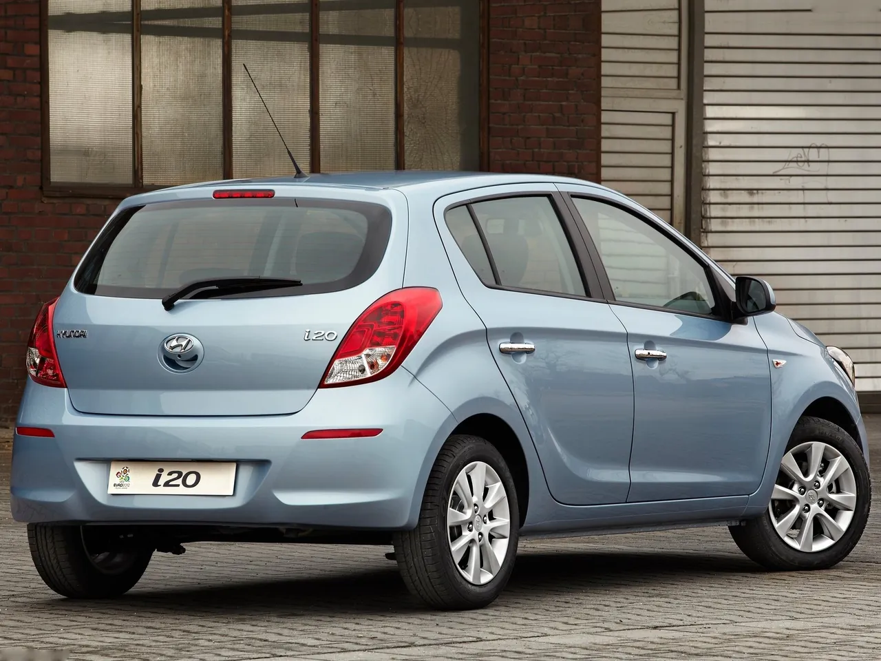 Hyundai i20 (2013) – zadní tříčtvrteční pohled